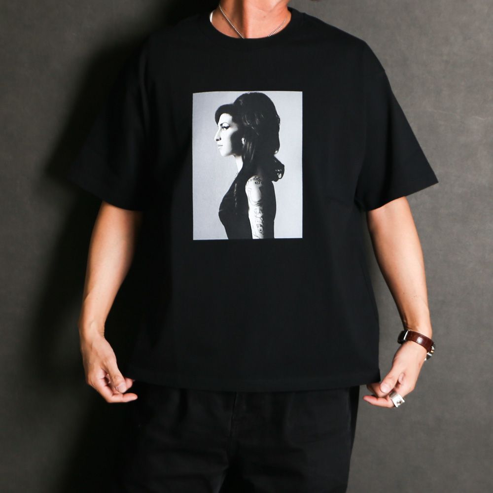 Amy Winehouse "Profile" Photo S/S Tee - BLK / MND-AMW001