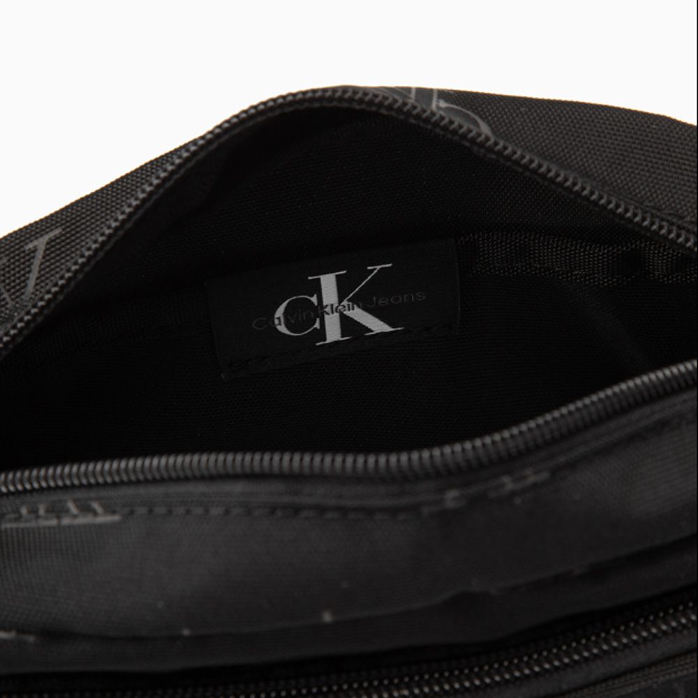 Calvin Klein Jeans - SPORT ESSENTIALS CAMERA BAG 18 AOP