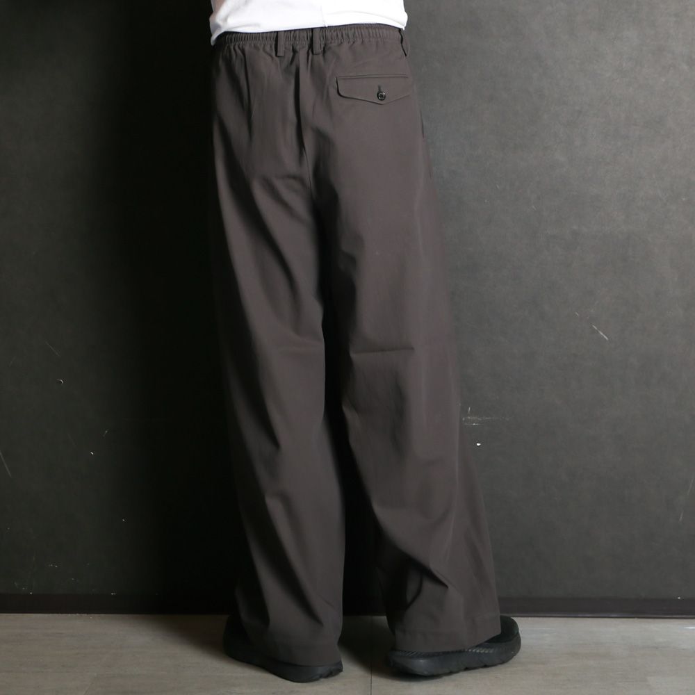 TRIPLE PLEATED EASY TROUSERS - CHARCOAL / 60/2オーガニック強燃ボイル3/2ツイル - トリプルプリーテッドイージートラウザーズ / A26A16PT02C