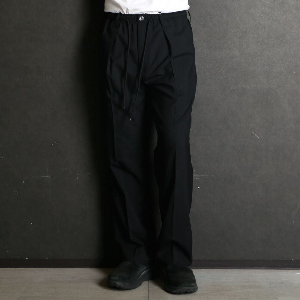 ONE TUCK TAPERED EASY PANTS - BLACK / オーガニックウール2/80トロピカル - ワンタックテーパードイージーパンツ / A26B04PT01C