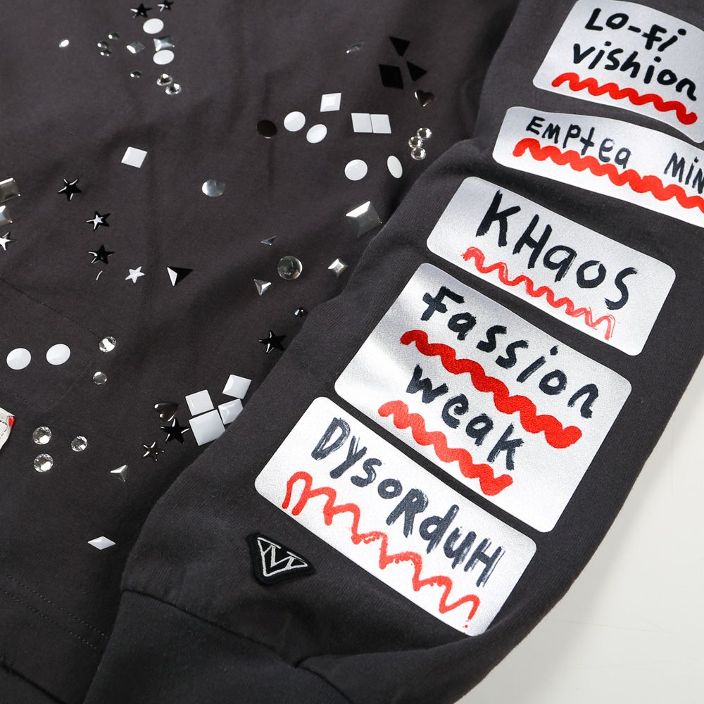 Embellished Sticker Long Sleeves Tee - BLACK / エンブリッシュド ステッカー ロングスリーブTシャツ / A16LT591