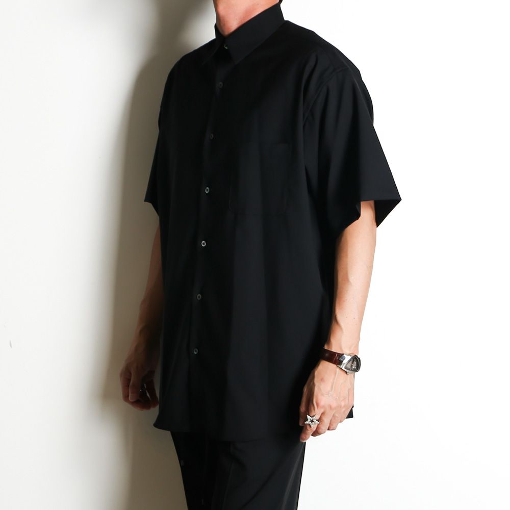 COMFORT FIT S/S SHIRT - BLACK / オーガニックウール2/80トロピカル - コンフォートフィットS/Sシャツ / A26B04SH01B
