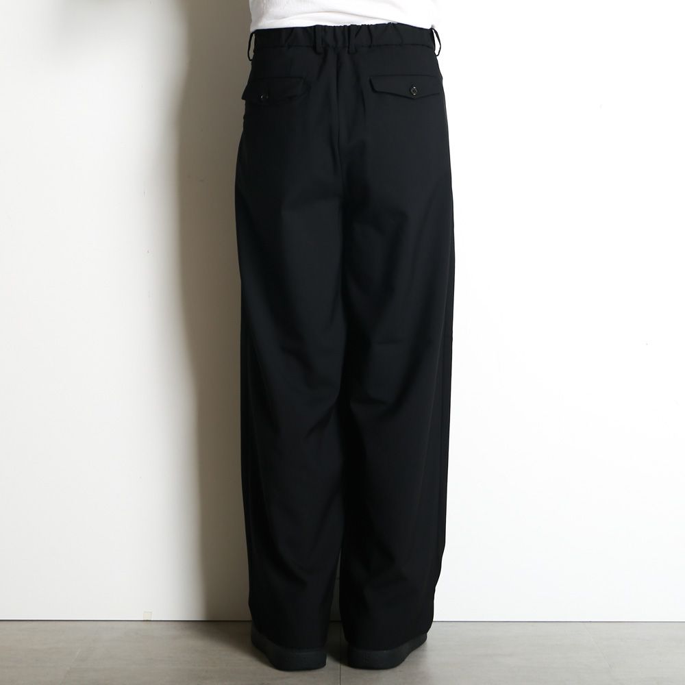 TRIPLE PLEATED WIDE TROUSERS - BLACK / オーガニックウール2/80トロピカル - トリプルプリーテッドワイドトラウザーズ / A26A15PT03C