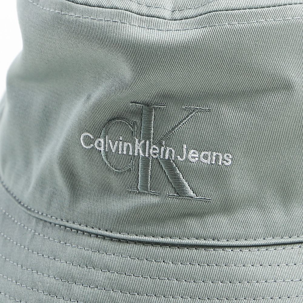 Calvin Klein Jeans - MONO LOGO EMBRO BUCKET HAT