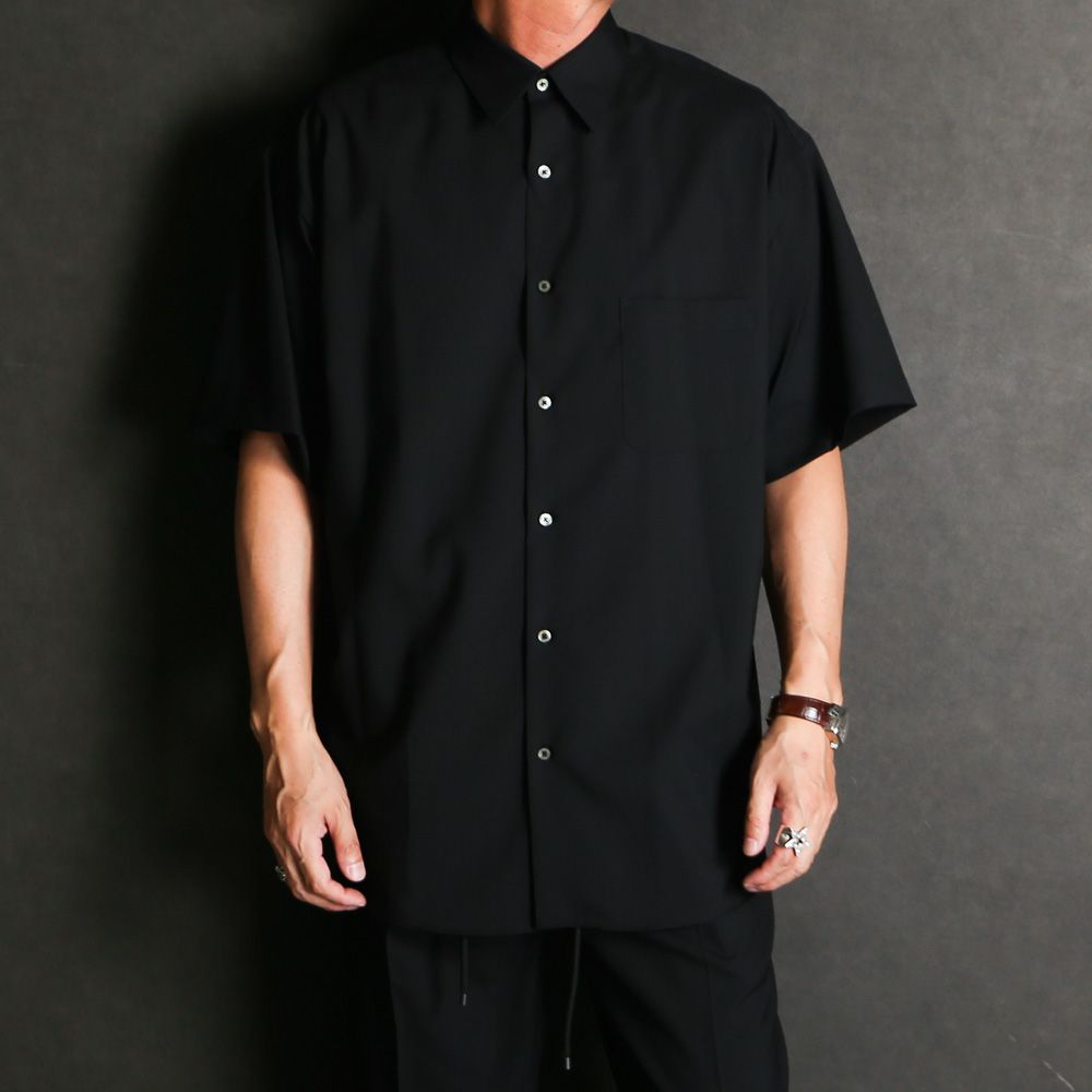 COMFORT FIT S/S SHIRT - BLACK / オーガニックウール2/80トロピカル - コンフォートフィットS/Sシャツ / A26B04SH01B