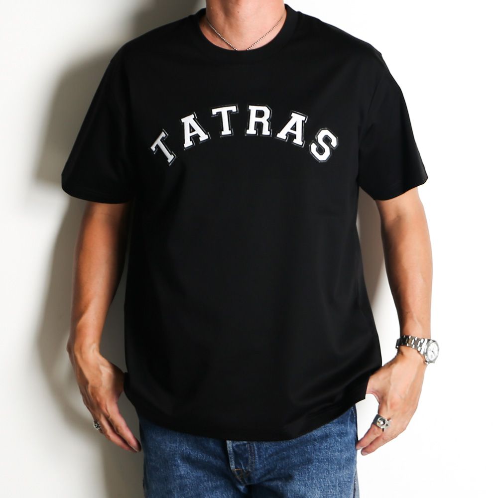 即発送☆TATRAS タトラス バックロゴ EION Tシャツ エイオン TATRAS - PACHINO - パチノ - BLACK / Tシャツ / MJXA0169083588