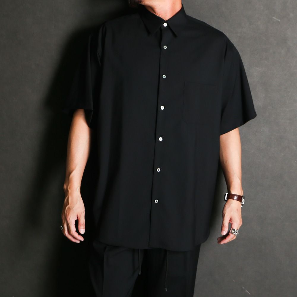 COMFORT FIT S/S SHIRT - BLACK / オーガニックウール2/80トロピカル - コンフォートフィットS/Sシャツ / A26B04SH01B