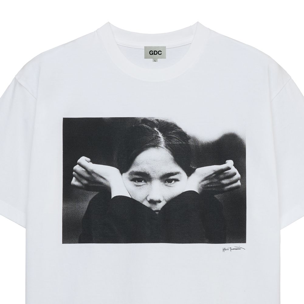 【Bjork by Kevin Cummins×GDC】 Monochrome Tee - WHITE / Tシャツ / GD0584