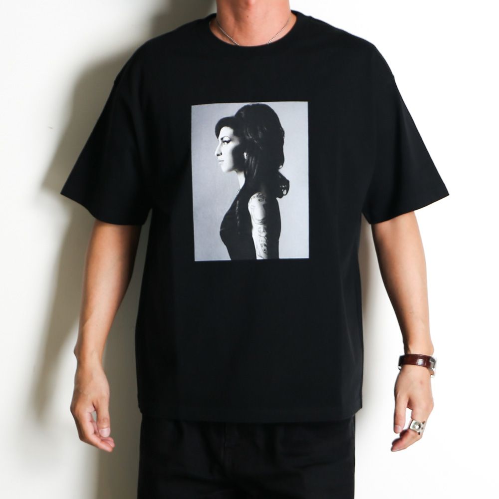 Amy Winehouse "Profile" Photo S/S Tee - BLK / MND-AMW001