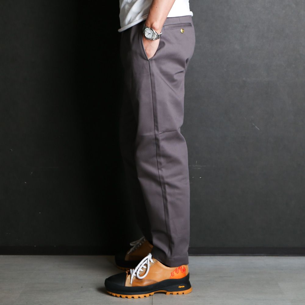 CALEE - VINTAGE TYPE CHINO CLOTH TUCK TROUSERS - GRAY / 1タック 