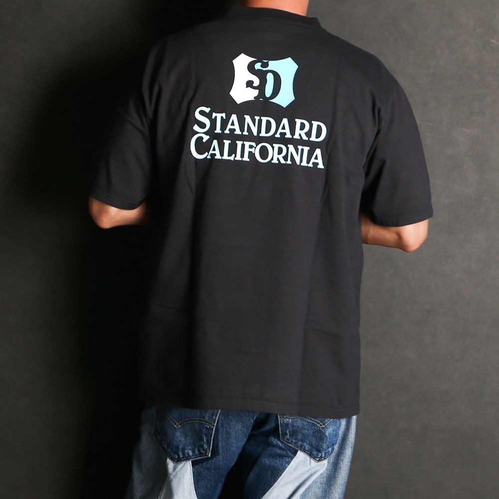 STANDARD CALIFORNIA - SD Heavyweight Shield Logo Pocket T - Black