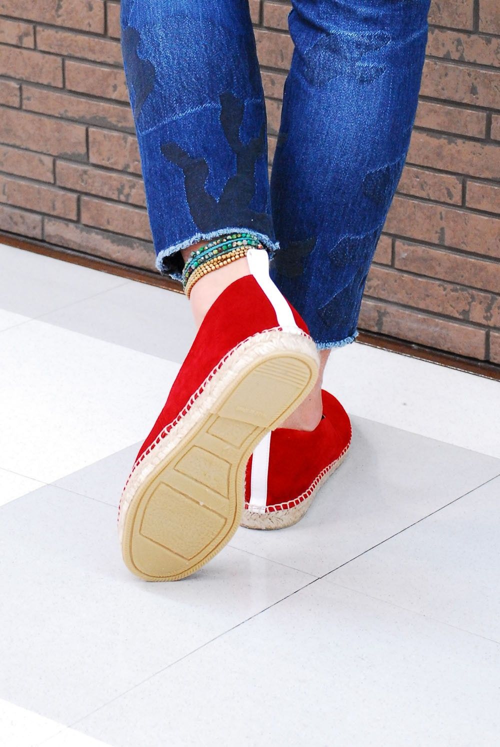 1PIU1UGUALE3 ESPADRILLE　MRG144-COW008 レッド。