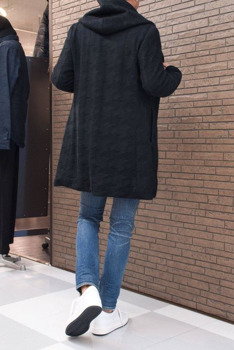 1PIU1UGUALE3 "NECK ZIP TRENCH (LONG)"を使用したスタイリング