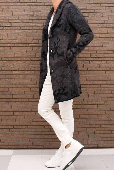 AKM 新作"SHAWL GOWN"を使用したスタイリング