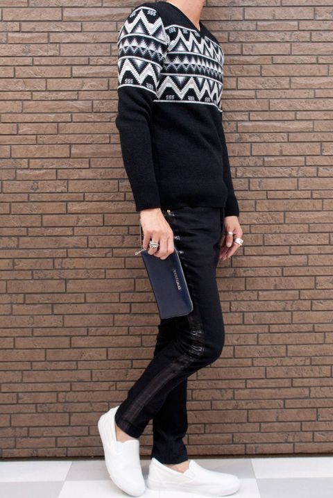 AKM "V-NECK knit (ORTEGA)"を使用したスタイリング
