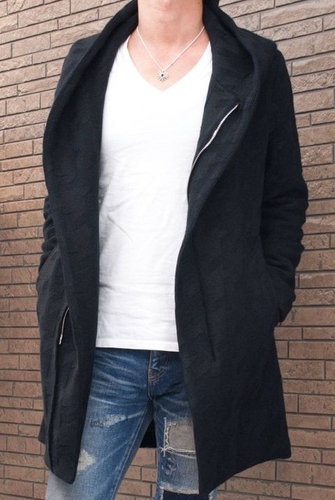 1PIU1UGUALE3 "NECK ZIP TRENCH (LONG)"を使用したスタイリング