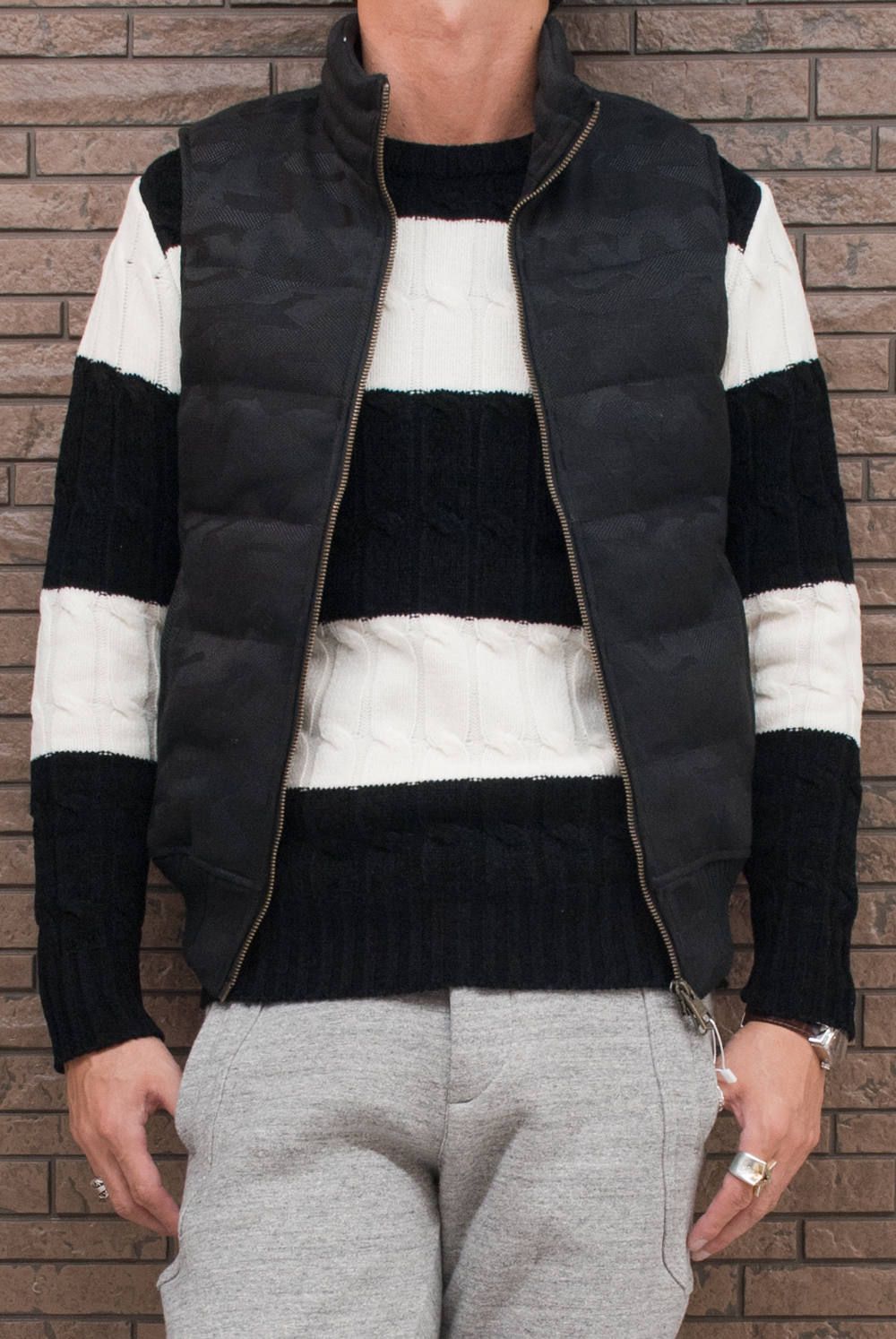 1PIU1UGUALE3 RELAX "Down Stand Vest"を使用したスタイリング
