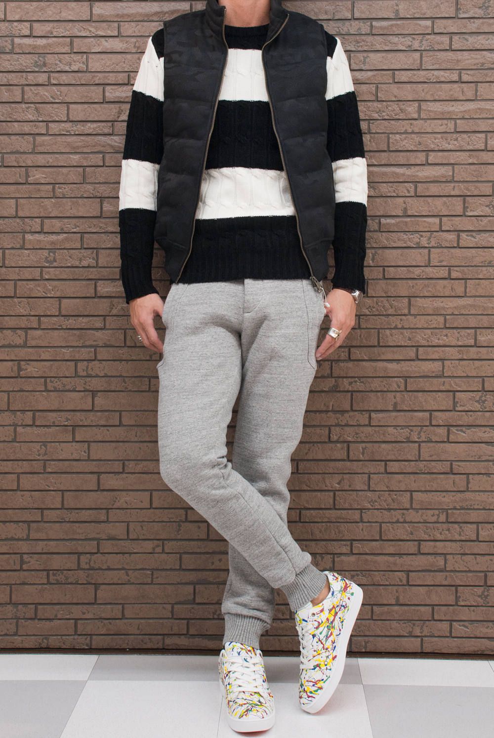 1PIU1UGUALE3 RELAX "Down Stand Vest"を使用したスタイリング