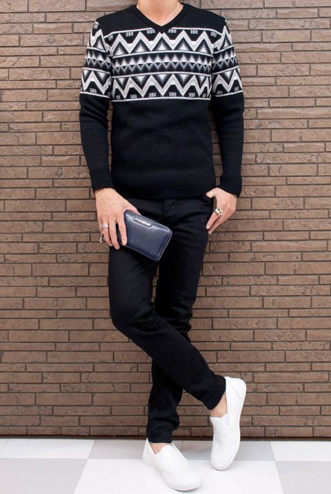 AKM "V-NECK knit (ORTEGA)"を使用したスタイリング