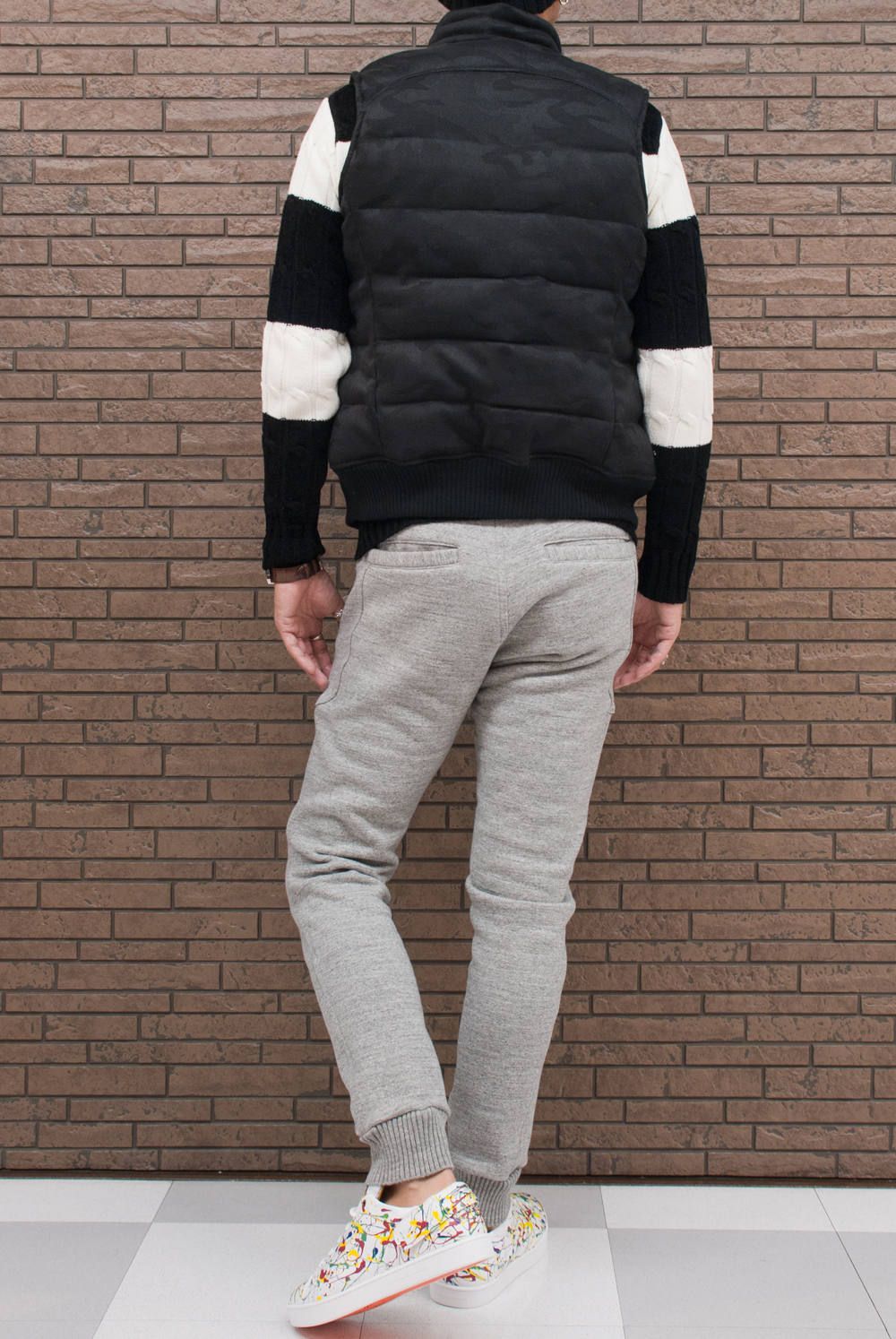 1PIU1UGUALE3 RELAX "Down Stand Vest"を使用したスタイリング