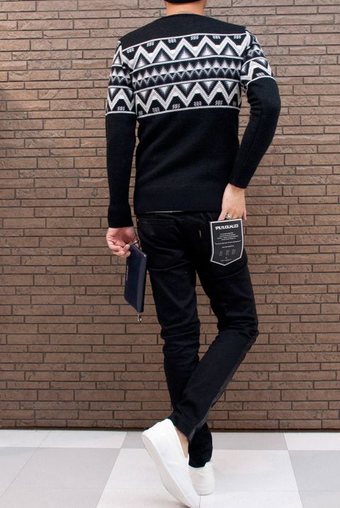 AKM "V-NECK knit (ORTEGA)"を使用したスタイリング