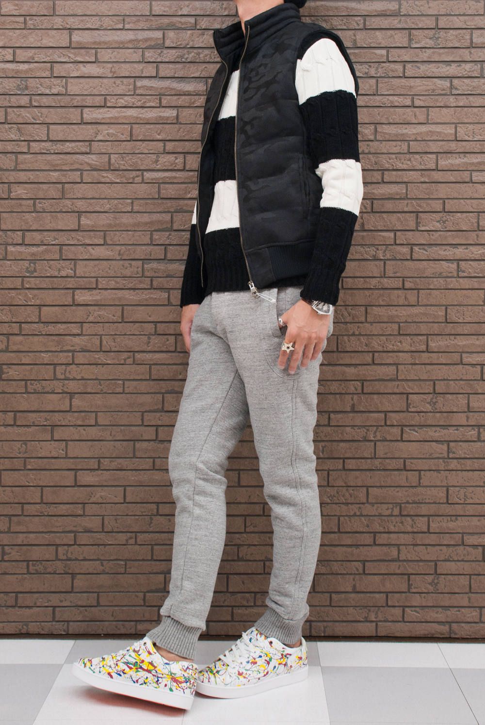 1PIU1UGUALE3 RELAX "Down Stand Vest"を使用したスタイリング