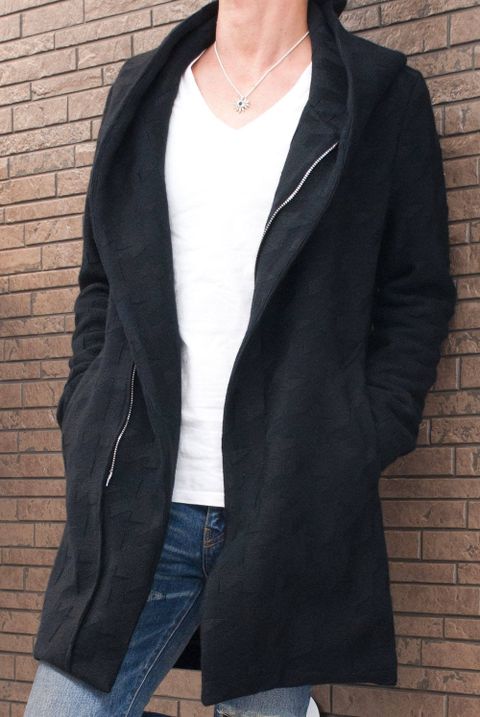 1PIU1UGUALE3 "NECK ZIP TRENCH (LONG)"を使用したスタイリング