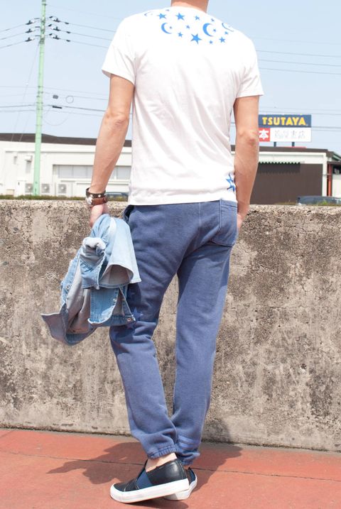 ブルー