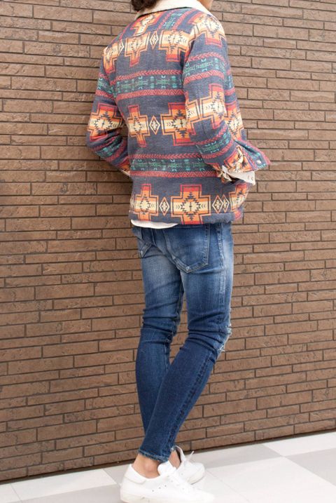 カジュアルながら綺麗なフォルムを実現させたランチジャケット