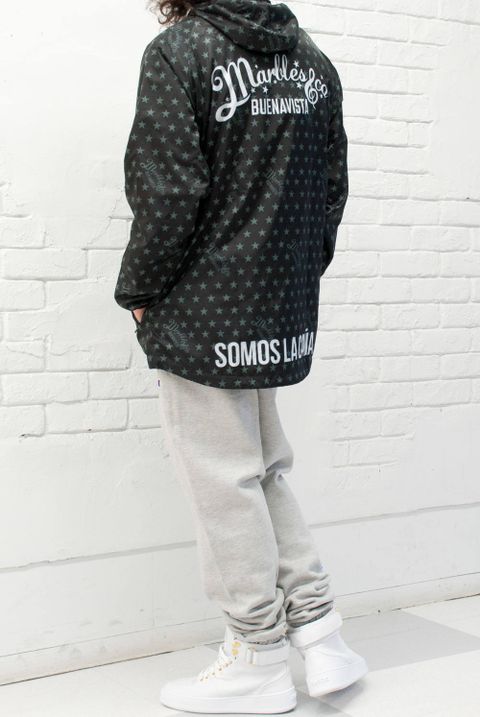 ナイロンブルゾン × スウェットパンツ