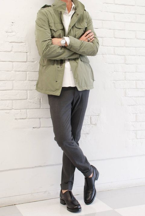 M-65ジャケットにスラックスパンツ。