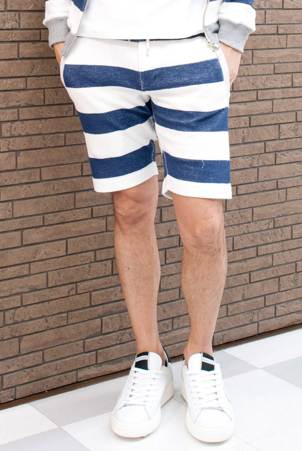 「AKM×World Workers」セットアップコーデ(WHITE / NAVY)