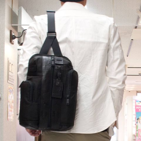 白シャツコーディネート。