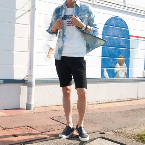 からみ風ジャージのショートパンツスタイリング。