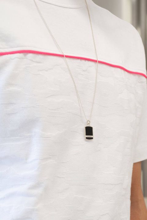 ビタミンカラー/ネオンカラーの足元コーディネート。