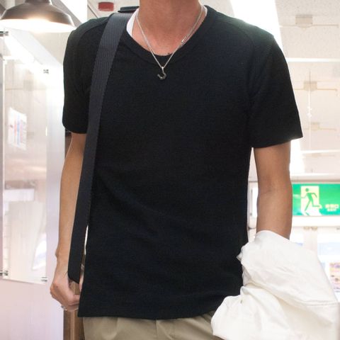白シャツコーディネート。