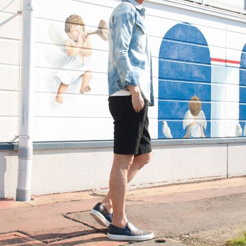 からみ風ジャージのショートパンツスタイリング。