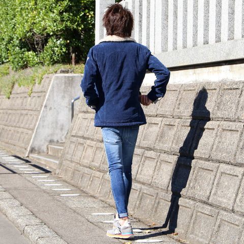 スラブコーデュロイ ボアランチコート(NAVY)。