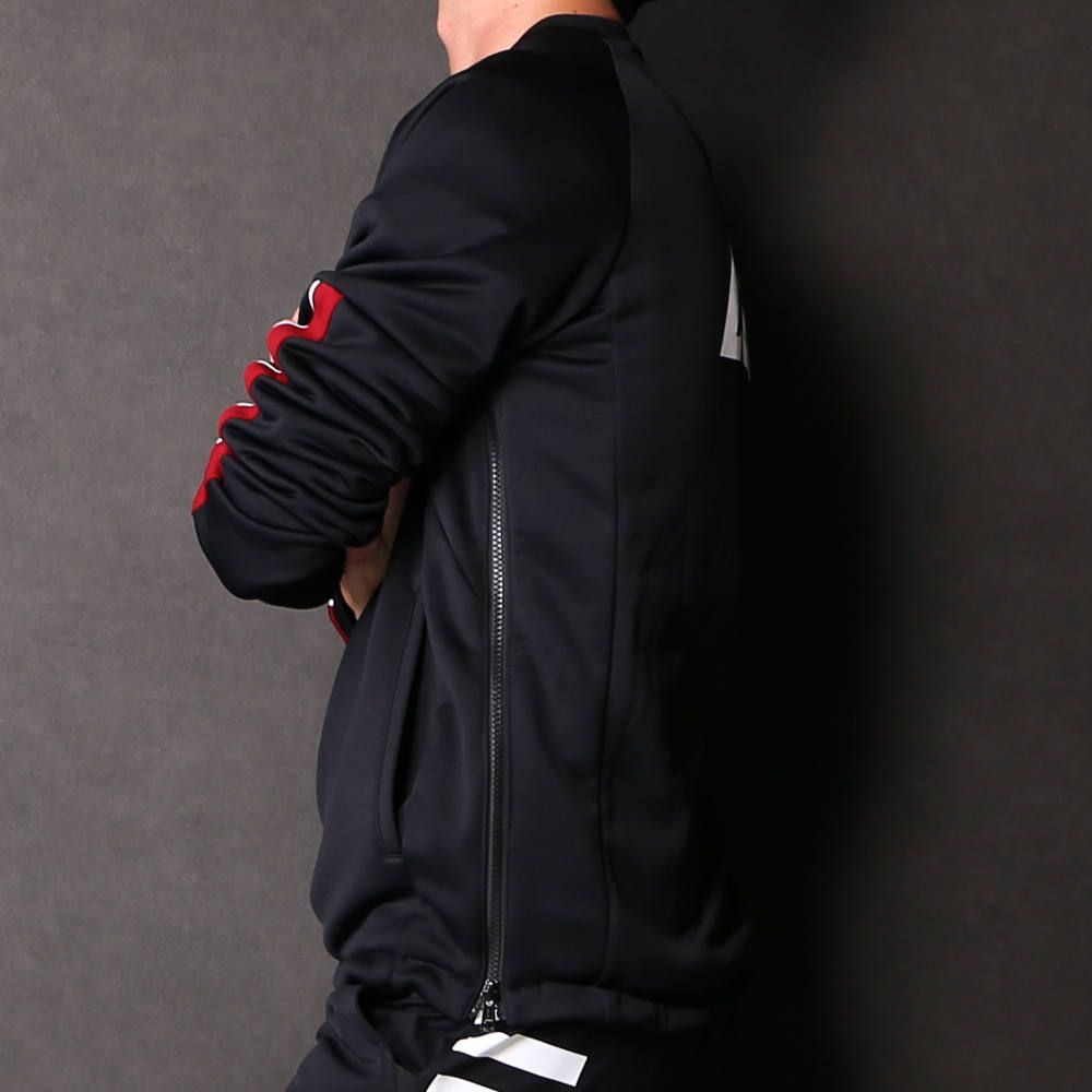 「LUXURY+SPORTS」コーディネート。