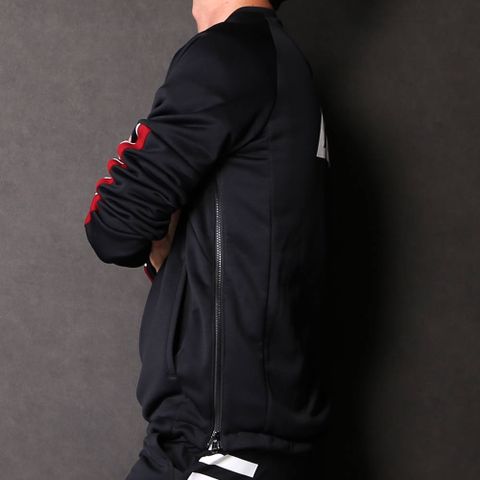 「LUXURY+SPORTS」コーディネート。