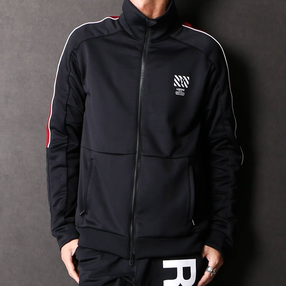 「LUXURY+SPORTS」コーディネート。