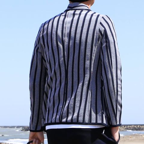「カーディガン✕ショートパンツ」スタイル