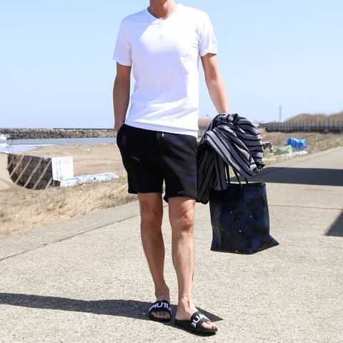 「カーディガン✕ショートパンツ」スタイル