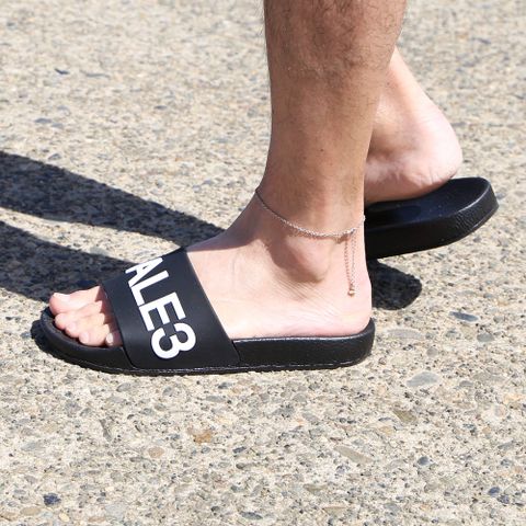 「カーディガン✕ショートパンツ」スタイル