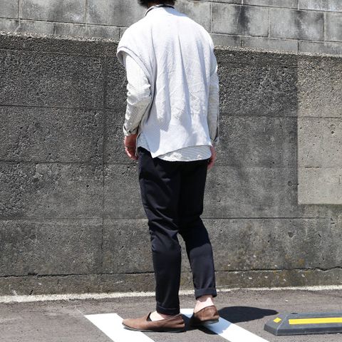 Vネックベストを使用したスタイリング