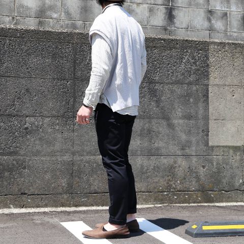 Vネックベストを使用したスタイリング