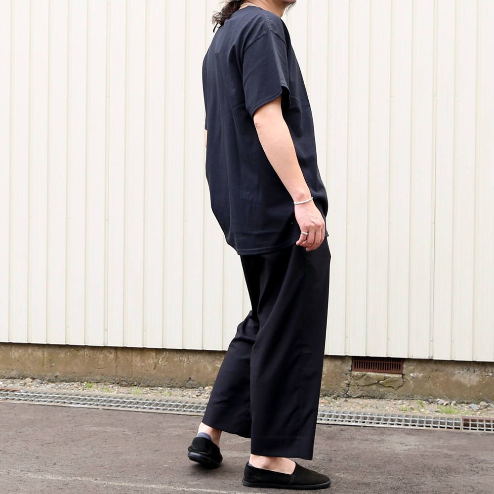 《N.HOOLYWOOD》 ブラックを基調にコーディネート