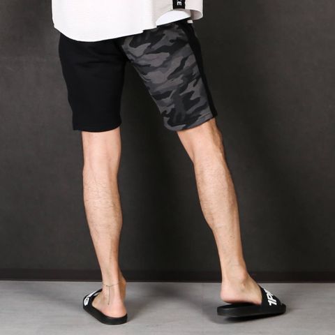 ショートパンツスタイル