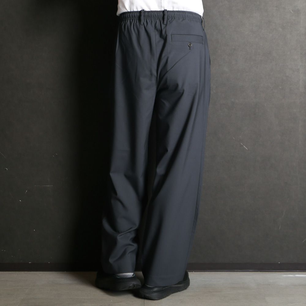 【ラスト1点-サイズ3】 DOUBLE PLEATED EASY TROUSERS - CHARCOAL / オーガニックウール2/80トロピカル - ダブルプリーテッドイージートラウザーズ / A26A15PT02C