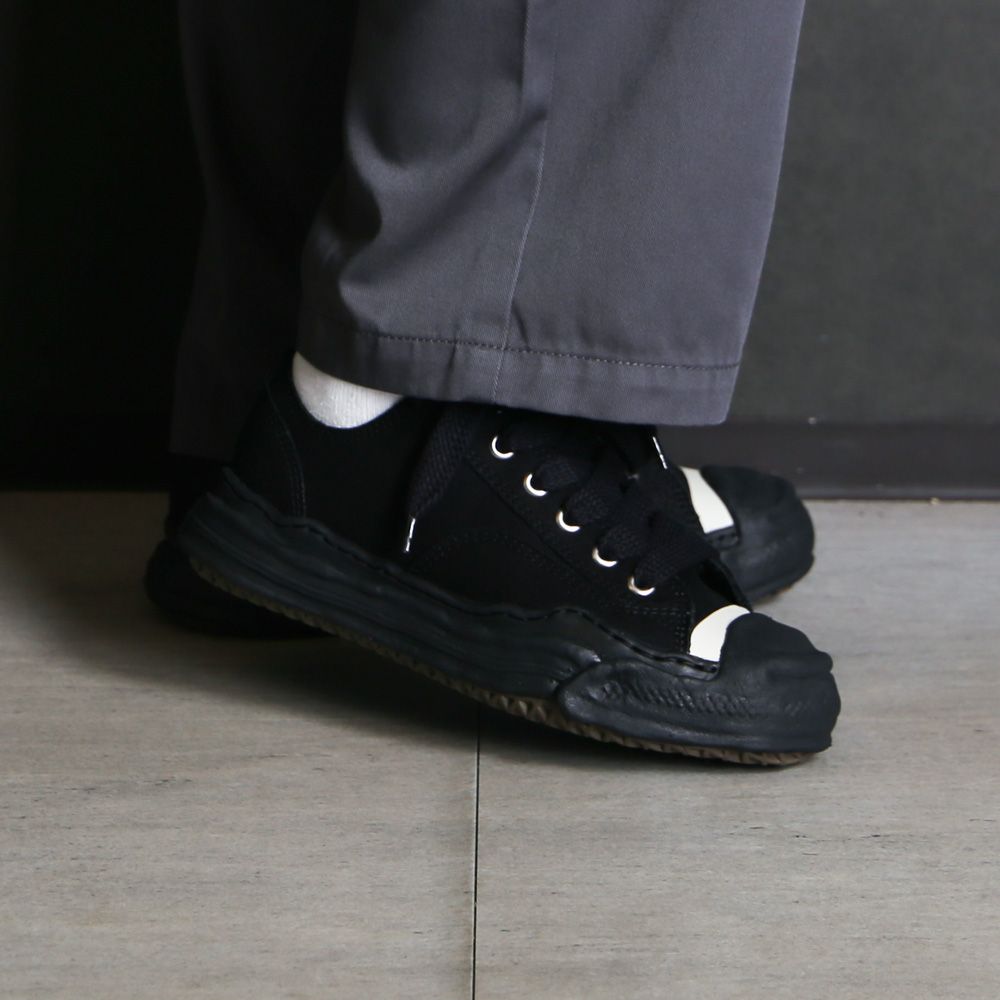 "HANK"(ハンク) original sole toe cap sneaker LOW canvas - BLACK × BLACK / A05FW702